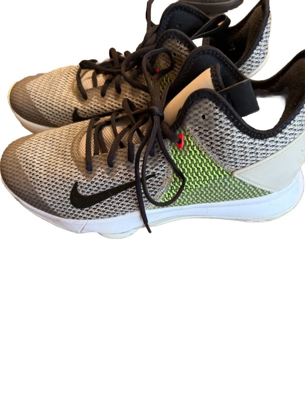 Nike Lebron Witness 4 IV String Volt Color Men's Basketball Shoes Size 11 Mens - Picture 2 of 9